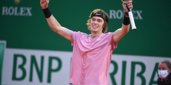 开云体育官网-首进大师赛决赛！ 卢布列夫将和西西帕斯争“首冠”