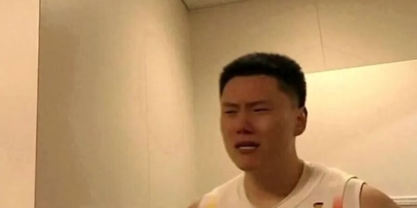 你怎能不泪流满面！这才是中国男篮国家队球员，该有的样子！